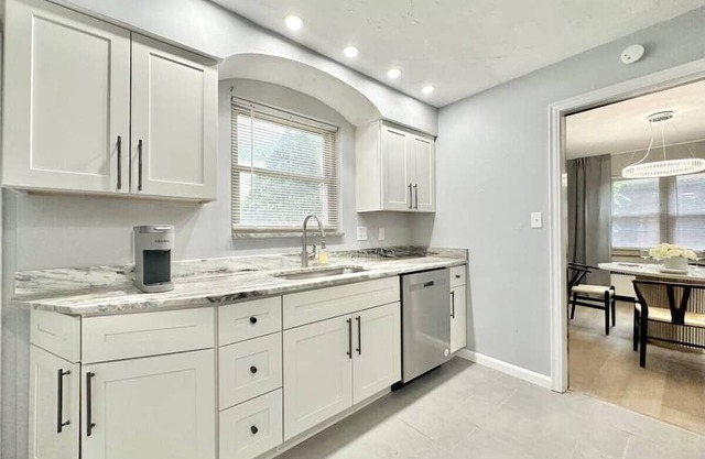 Luxe Mt. Lebanon Home | Central | Free Parking