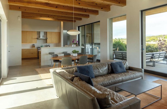 Lovely contemporary home with expansive views