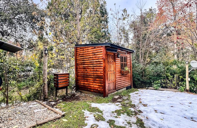 Bright cabin, steps from Lake Nahuel Huapi