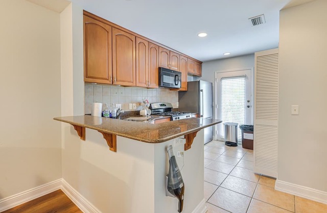 Pet-Friendly Tampa Escape - 7 Mi to Busch Gardens!