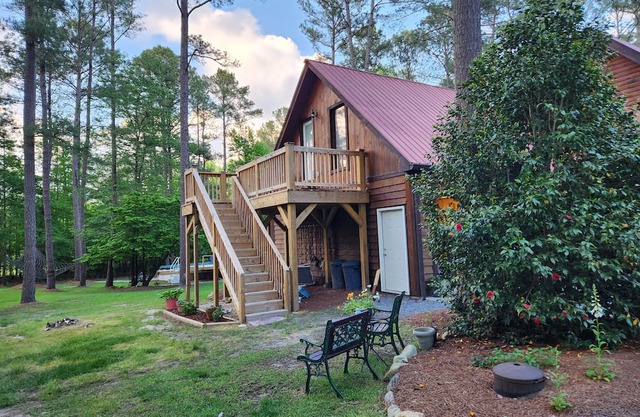 Log cabin on 35 acres with hot tub and pool available for the 2024 US Open.