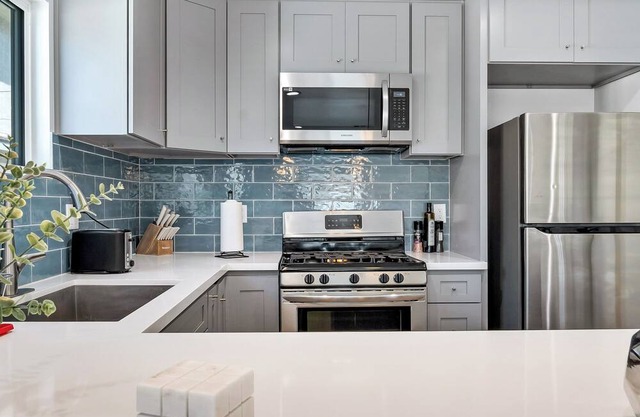 3 Bedroom Corporate Suite in Artesia Central LA