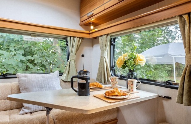 Luxury Lunar Caravan Sleeps 6