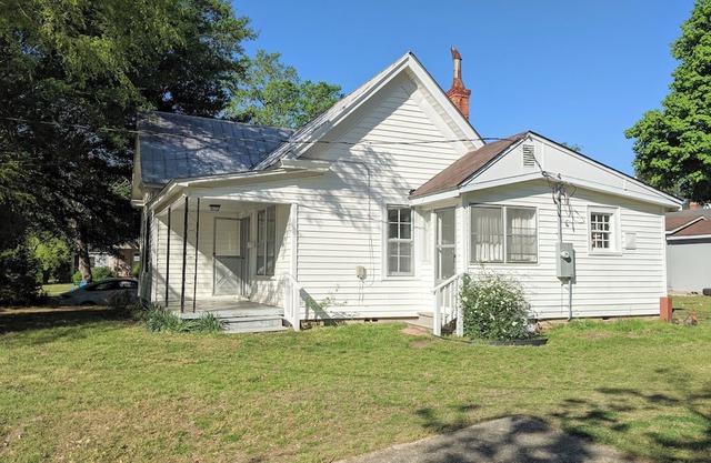 Quaint Hideaway in the Heart of Clayton