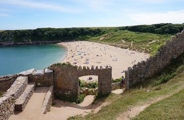 The Old Dairy Loft, Holiday Cottage West Orielton, Nr Bosherston, Sleeps 2, 1 bedrooms, bathrooms