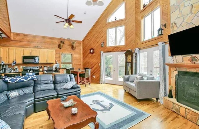 Mountain Island Lake Cabin