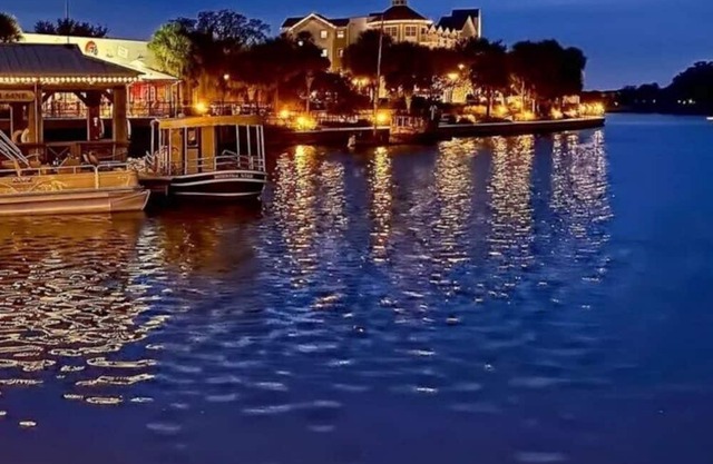 Mary Loop - Cottage Villa in The Village of Newell