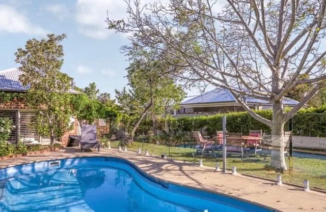 Family Home with Pool & Pizza Oven - Pet Friendly