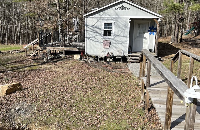 Very private studio with a deck overlooking the pond.