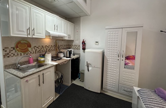 The Regal Residency Studio, 1 Minute Walking Distance from Gold Souk