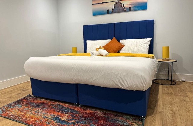 The Bishop House for long Stays with Hot tub