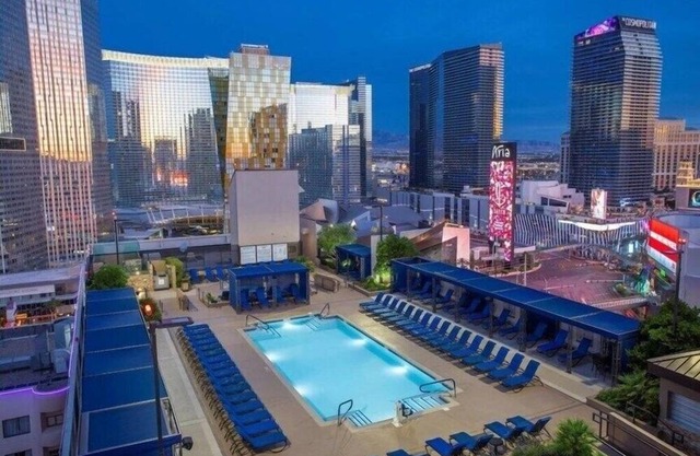 Luxury One Bedroom and One Bathroom Unit with Full Amenities