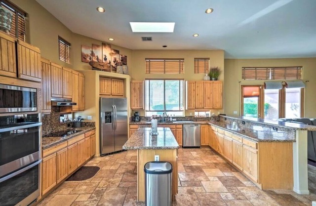 Buckskin Desert Oasis with Pool & Hot Tub-Spring Training, Lake Pleasant & more