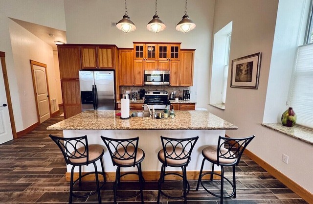 Entire Luxury Condo: 4 downtown units