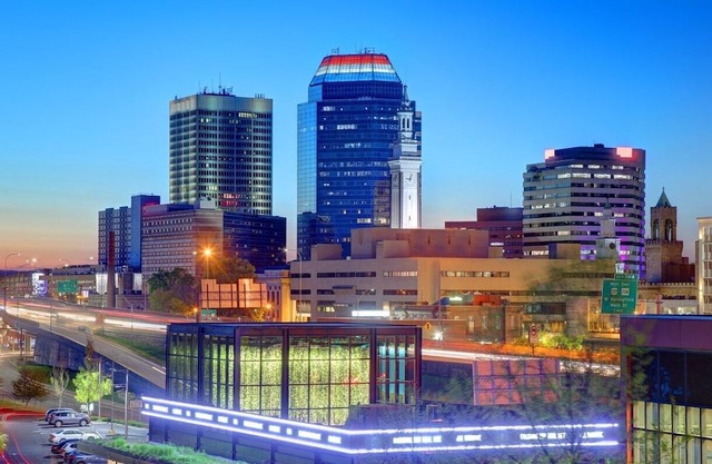 Stylish & Modern Getaway in Downtown Springfield!nn