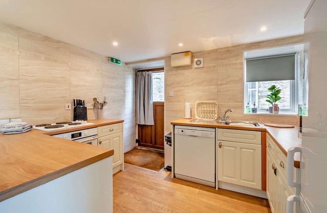 Magpie cottage w pool in North Yorkshire