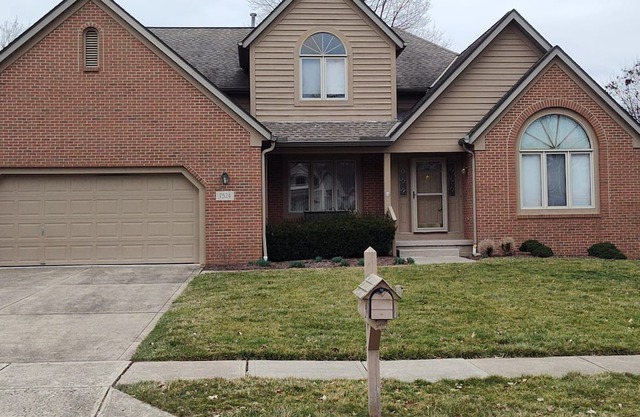 Reynoldsburg Ohio Full house with two car garage in the city close to inters 270