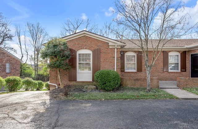 DWNTN Lex - 3bd/2ba - Lounge & Patio - Near Keeneland, UK, & KY Bourbon Trail!