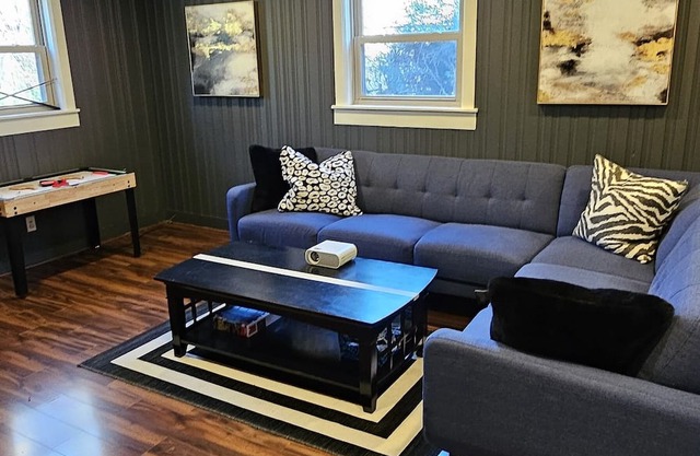 Charming 4-bedroom house with AC and WiFi in superb Charlotte LoSo Area