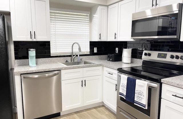 Executive 2-Bedroom Villa near Downtown Bradenton