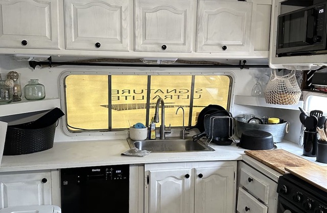 Cozy RV in Snow Hill