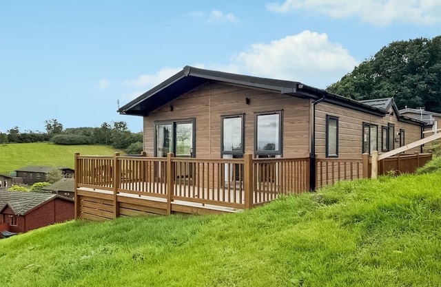 2 bedroom accommodation in Tunstall, Richmond