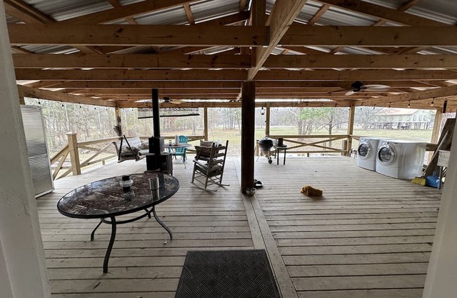 Cozy 2-bedroom cabin with WiFi, AC on the Pearl River in Angie, LA.