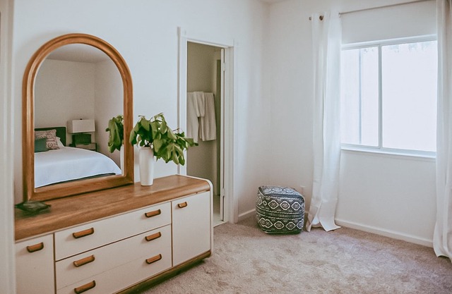 Enchanted wine country cottage with sunroom, large patio, & alfresco dining