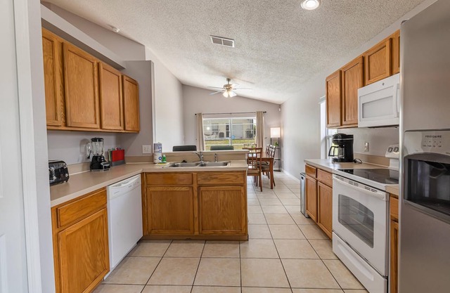 173 Hillside Dr in Davenport