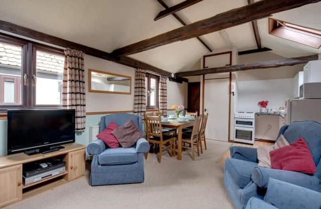 3 Bedroom Cottage - Shared Pool