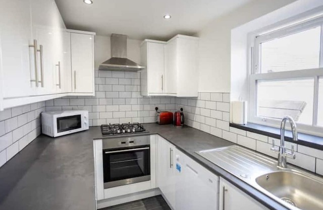 Fabulous hot tub cottage with Snowdon views!