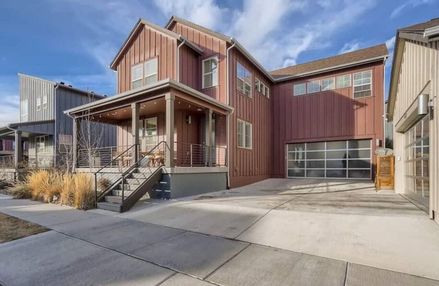 Mid-Mod Retreat I Backyard I Game Room I 5 beds