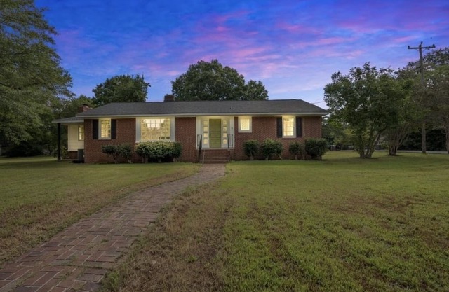 Family and Pet-Friendly Whole Home