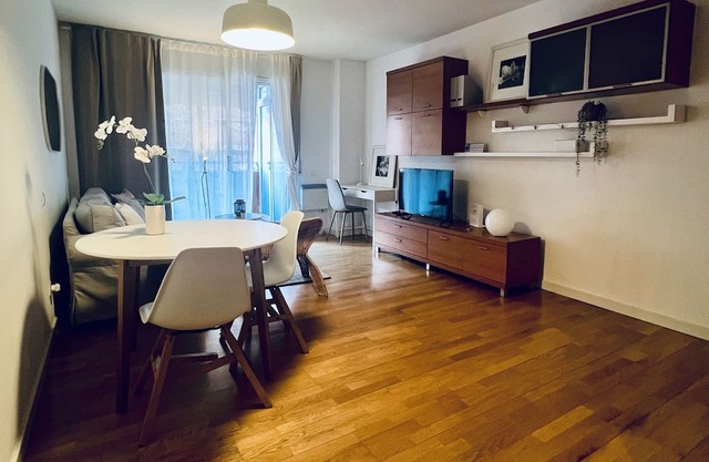 Modern studio near metro 5 minutes from La Maquinista Great lighting and balcony