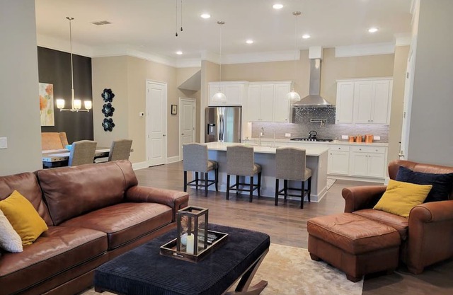 Lovely new home in a quiet gated community within 1 mile from Downtown Woodstock