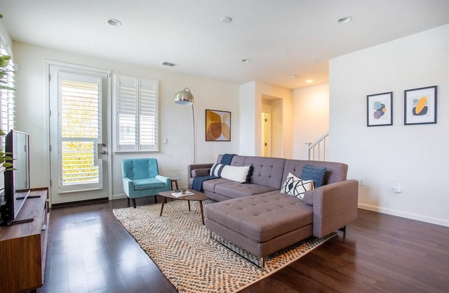 Sweet San Jose 4BR w/ Pool, Gym, Spa & A/C, nr Dining, by Blueground