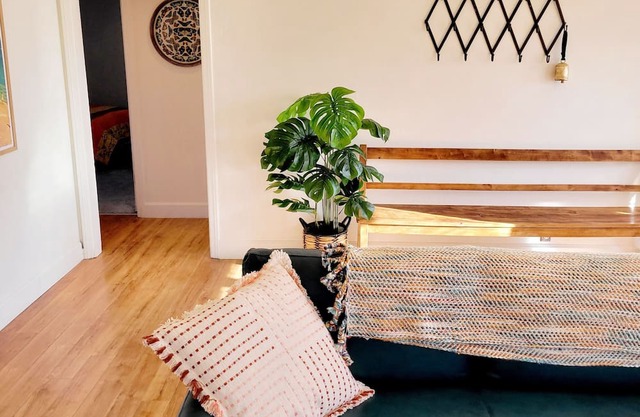 Peaceful 2 Bedroom Azure Cottage Retreat