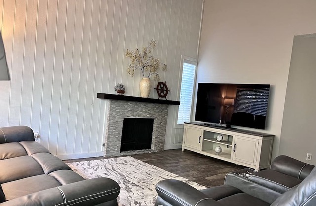 Condo near Newport Beach 3br/2bth