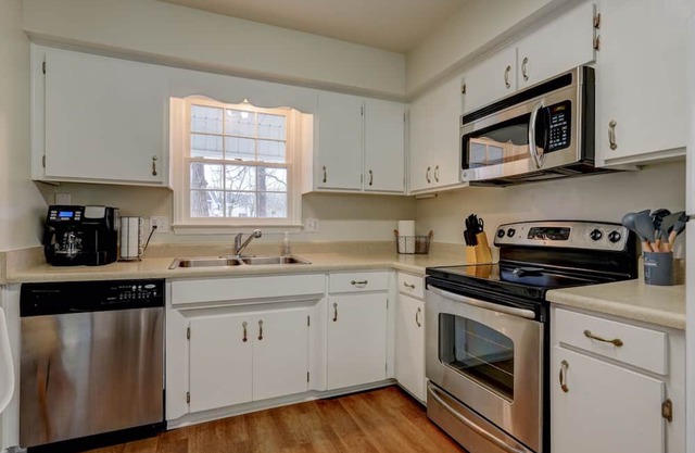 Comfortable home, workspace, close to downtown, schools, and hospitals