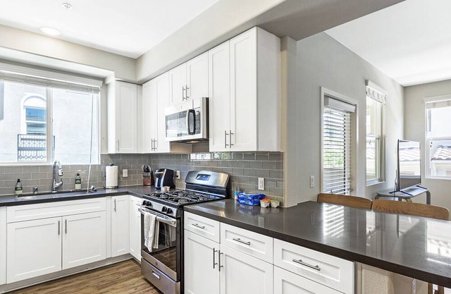 Modern Apartment in Prime Location (ID7929X67)