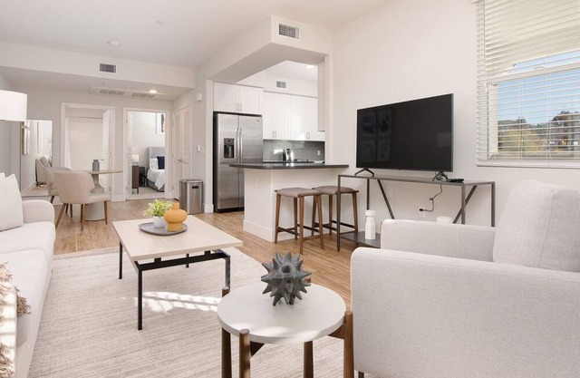 Modern Apartment in Prime Location (ID8634X17)