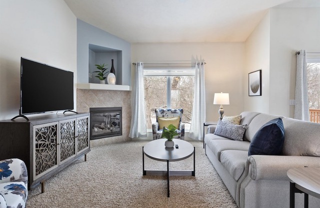 Serene 2 Bdrm Home close to Offutt and Omaha