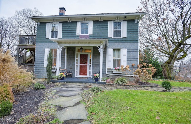 Middletown Getaway w/ Fire Pit & Multi-Level Deck!