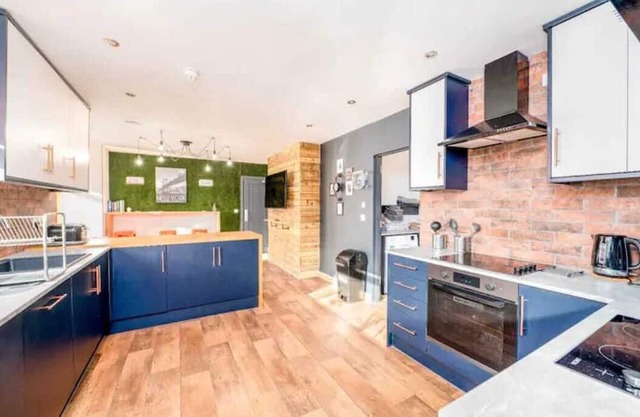 Guest Homes | Newport House