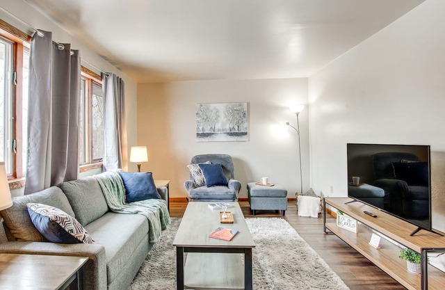 Appleton Duplex: Attached Garage, 3 Mi to Downtown