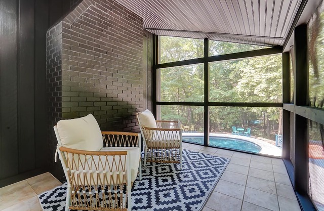 {The Escape} Amazing Heated Pool Luxury-heated March 1-November 1.