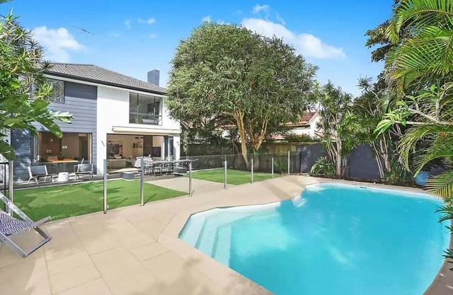 Spacious family house in delightful Rose Bay.