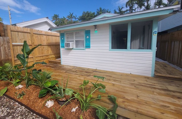 Conch Out Cottage super close to Duval Street Entertainment area