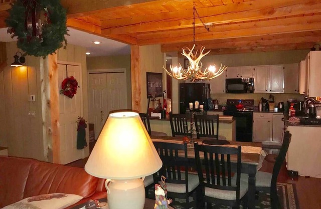 Cozy Ski Retreat with Haystack Mountain View