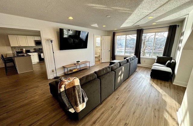 Lakefront Villa 2 Dock Access